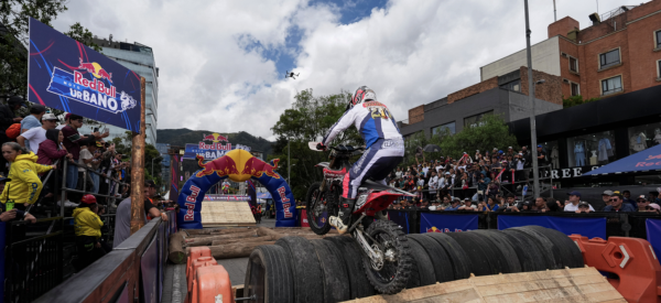 Bogotá convirtió sus calles en una pista de hard enduro con Red Bull Moto Urbano